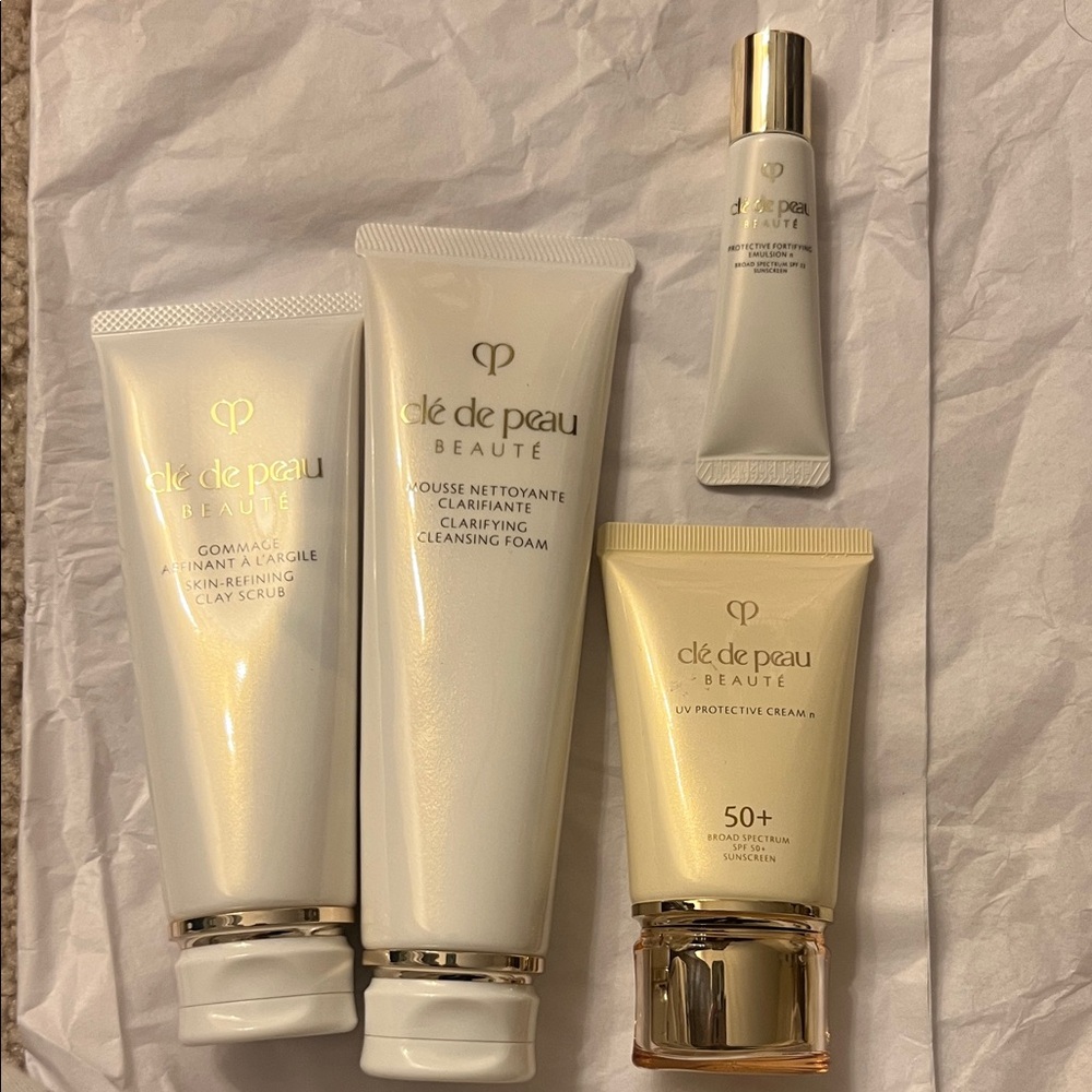 Cle de Peau skincare set